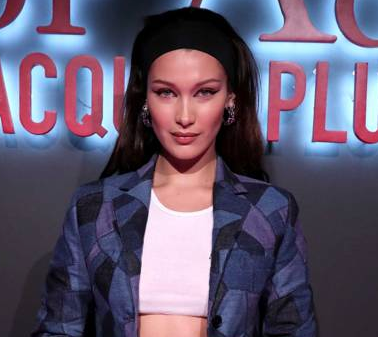 Φόρεσε το απόλυτο τρεντ της σεζόν μόνο με 1,5 ευρώ