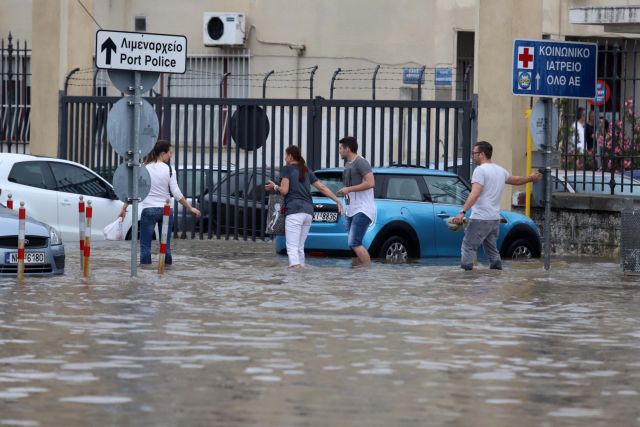 Η Θεσσαλονίκη προσπαθεί να συνέλθει μετά τη θεομηνία