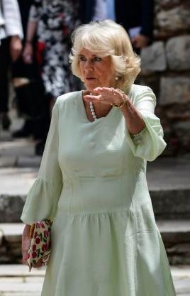 Τα κεντήματα και η Καμίλα