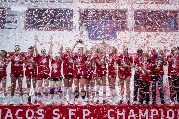 Ολυμπιακός: Πανηγύρισαν με τη ψυχή τους το τρεμπλ [Βίντεο]