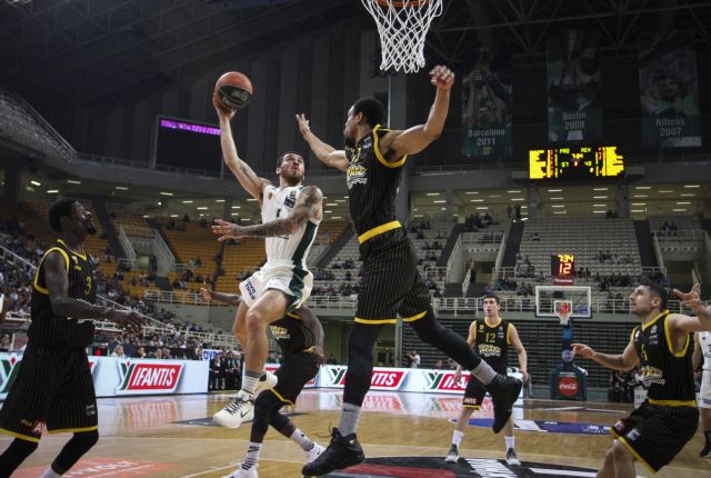 Ο Παναθηναϊκός «ισοπέδωσε» την ΑΕΚ και παρέμεινε αήττητος