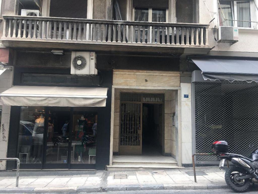 Επίθεση Ρουβίκωνα σε συμβολαιογραφείο