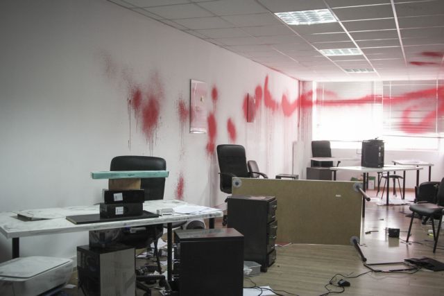 Με νέες επιθέσεις απειλεί ο Ρουβίκωνας