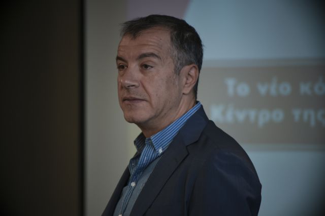 Θεοδωράκης: Λύση στο Σκοπιανό με εγγύηση της ΕΕ και «σφραγίδα» του ΝΑΤΟ