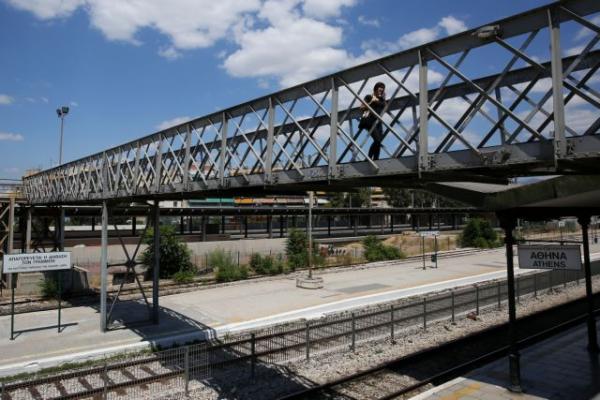 Δίωρη στάση εργασίας την Κυριακή σε τρένα και προαστιακό