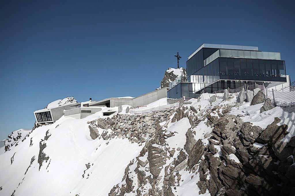 Νέο Μουσείο Τζέιμς Μποντ βρίσκεται «φωλιασμένο» στις Αυστριακές Άλπεις [Εικόνες]