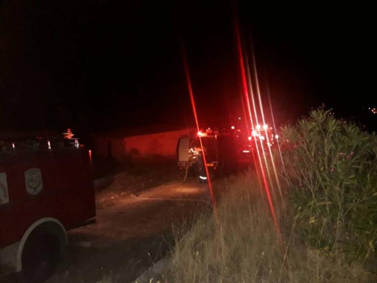 Ύποπτη φωτιά σε στρατόπεδο που προοριζόταν για κέντρο προσφύγων στη Σάμο