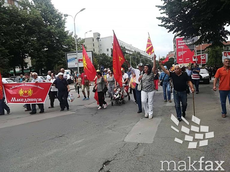 Χάος εντός και εκτός Βουλής στην ΠΓΔΜ για τη συμφωνία για «Βόρεια Μακεδονία»