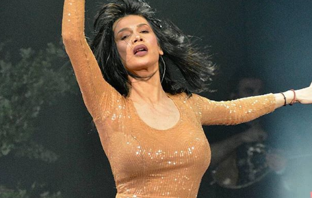 Η Πάολα ποζάρει με τη δεκαπεντάχρονη κόρη της, Παολίνα