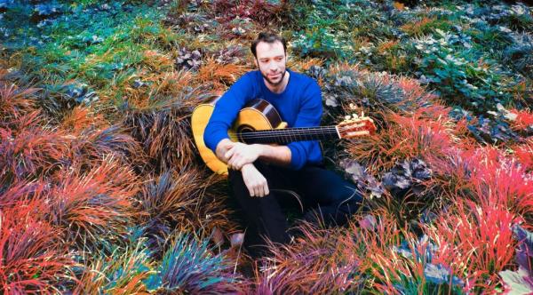 Ο Ορέστης Καλαμπαλίκης μιλά για «Blues for a woodpecker»