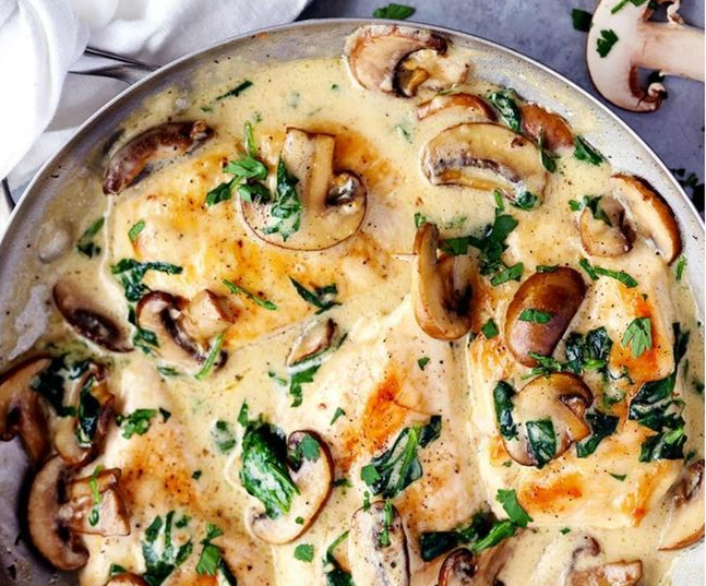 Συνταγή για το νοστιμότερο κοτόπουλο με σάλτσα μανιταριών