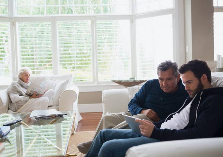 Οι νέοι θέλουν να κάνουν οικογένεια, αλλά δεν μπορούν