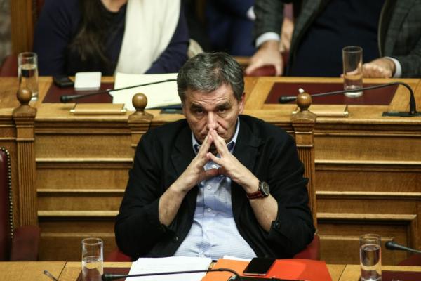 Μεσοπρόθεσμο: Όλα τα ‘χει ο μπαχτσές, από βαριά μέτρα μέχρι προσλήψεις