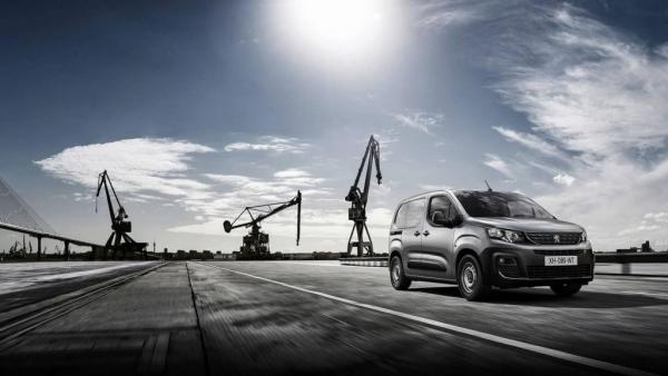 H PSA αποκαλύπτει την νέα επαγγελματική της τριπλέτα