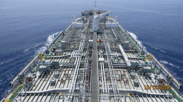 Η ναυτιλία μας ωθείται σε εγκατάλειψη της ελληνικής σημαίας