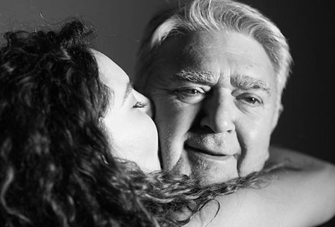 Ο Πασχάλης Τερζής σε σπάνια εμφάνιση τραγουδάει με την κόρη του, Γιάννα