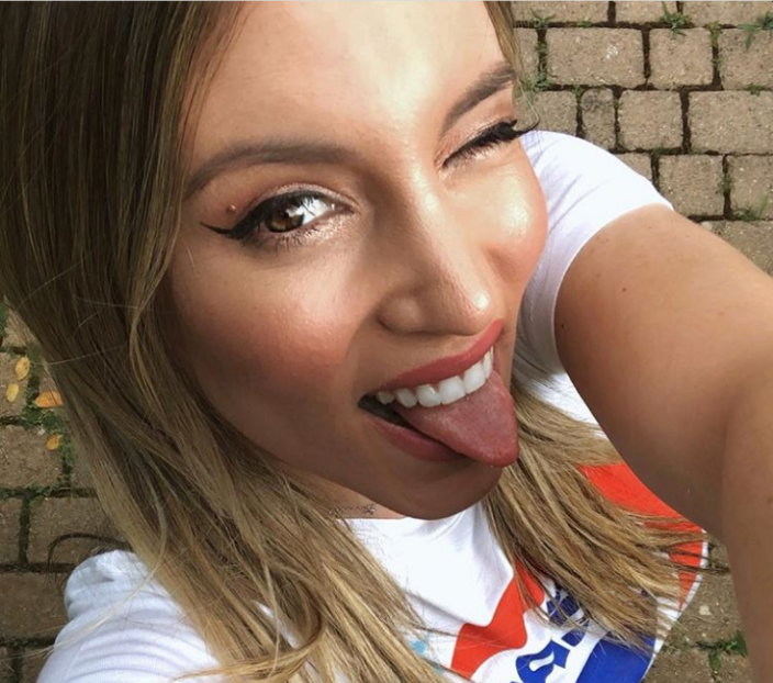 Δείτε τι πόσταρε η Αθηνά Οικονομάκου από την πισίνα