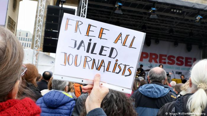 Καμπάνια υπέρ της ελευθεροτυπίας στην Τουρκία