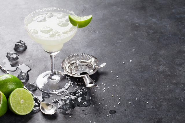 Πώς να φτιάξετε scrub από το κοκτέιλ Μαργαρίτα