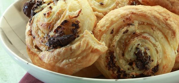 Σφολιατάκια με πάστα ελιάς