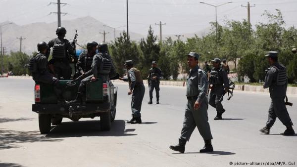 Όλο και περισσότερες χώρες αγοράζουν λιγότερα όπλα