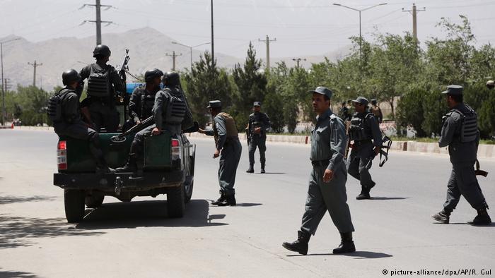 Όλο και περισσότερες χώρες αγοράζουν λιγότερα όπλα