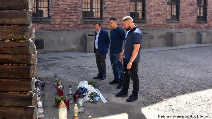 Δύο ράπερ στο Άουσβιτς