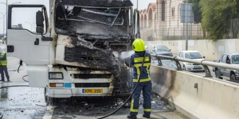 Τροχαίο ατύχημα στην Αττική Οδό – Κλειστή η έξοδος προς Ελευσίνα