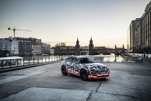 Ραντεβού για τον Αύγουστο δίνει το ηλεκτροκίνητο Audi e-Tron