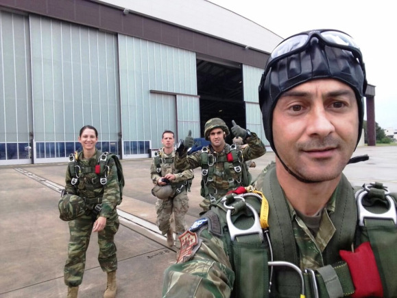 Έλληνες αλεξιπτωτιστές στη διεθνή εβδομάδα άλματος στη Γερμανία