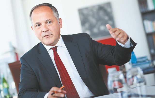 Δεν θα είναι εύκολα για την Ελλάδα στις αγορές, προειδοποιεί ο Κερέ