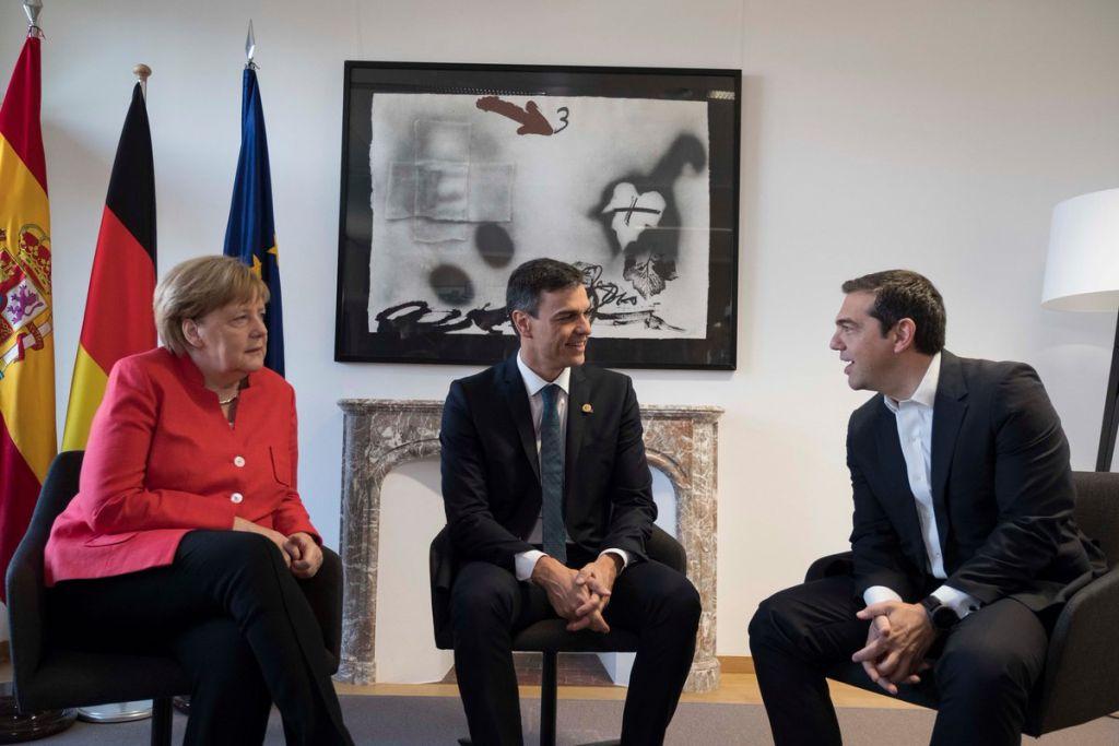 Τσίπρας: Οι χώρες που στηρίζουν τη λύση για τη προσφυγική κρίση πρέπει να βρουν πλαίσιο συνεργασίας