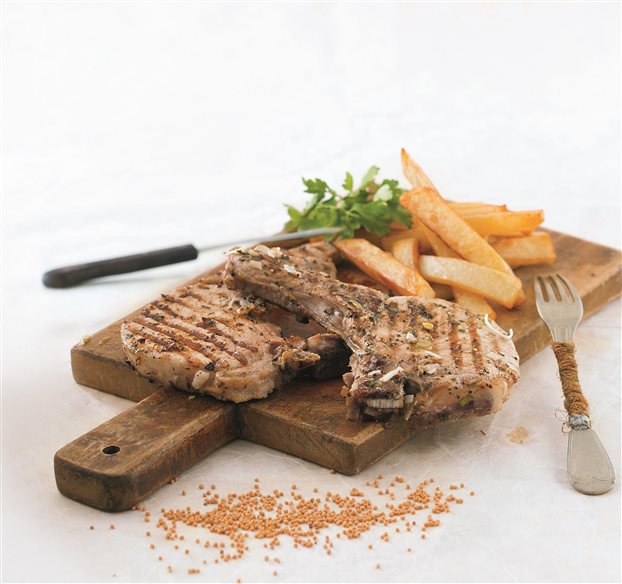 Χοιρινές µπριζόλες µαριναρισµένες σε βότανα