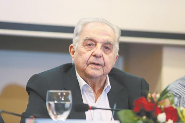 Φλαμπουράρης: Τώρα που βγαίνουμε από τα μνημόνια πρέπει να είμαστε προσγειωμένοι