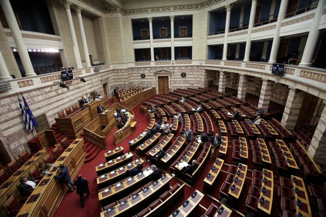 Αντιπαράθεση κυβέρνησης – αντιπολίτευσης για πολυνομοσχέδιο και Σκοπιανό