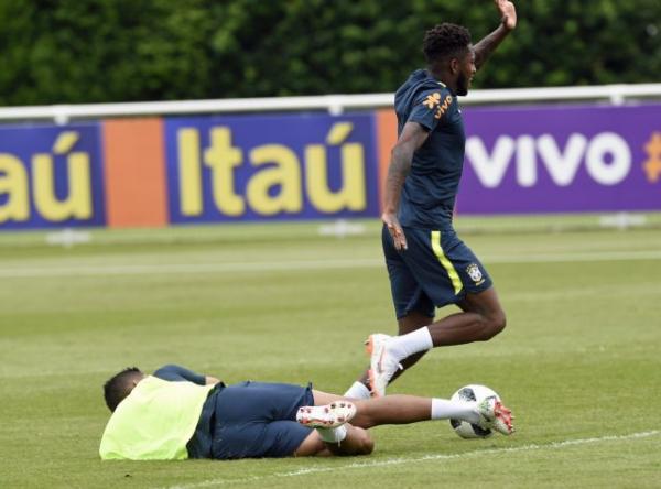 Τραυματίστηκε στην προπόνηση ο Φρεντ, αγωνία στη Βραζιλία