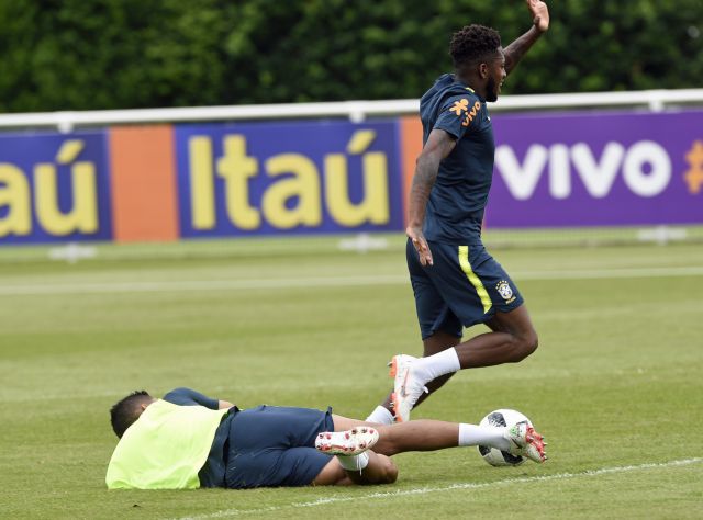 Τραυματίστηκε στην προπόνηση ο Φρεντ, αγωνία στη Βραζιλία