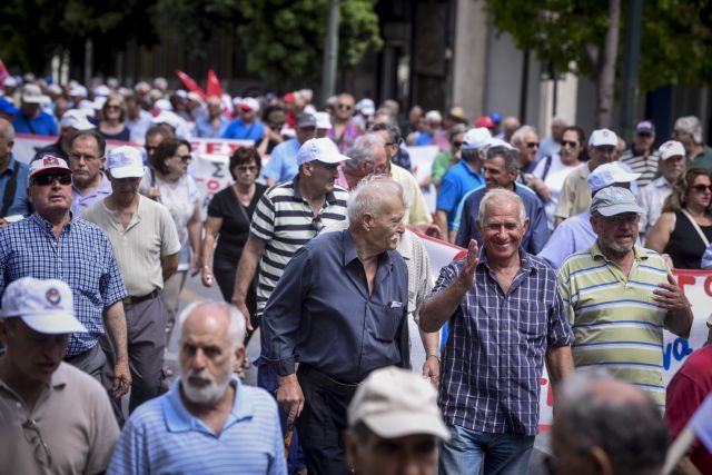 Πορεία συνταξιούχων στο κέντρο της Αθήνας [εικόνες]