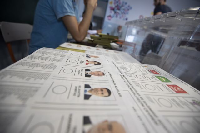 Τουρκία: Σε εξέλιξη η ψηφοφορία, καταγγελίες για νοθεία