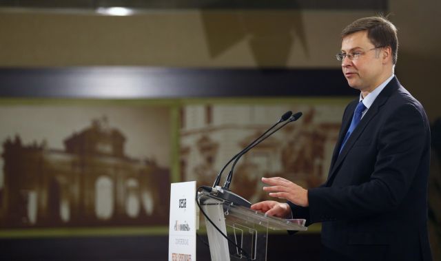 Ντομπρόβσκις: Πρέπει να είναι εμπροσθοβαρή τα μέτρα για το χρέος