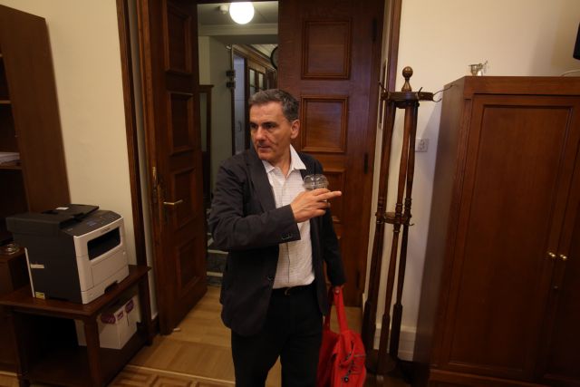 Ο αγχωμένος Τσακαλώτος και η θυγατέρα του