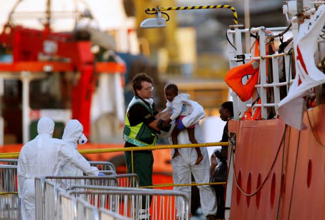 Μάλτα: Αποβιβάστηκαν στη Βαλέτα οι 233 μετανάστες του πλοίου Lifeline