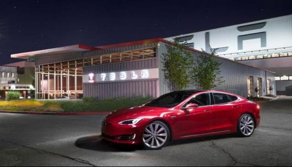 Σαμποτάζ στο εργοστάσιο της Tesla καταγγέλλει ο Elon Musk