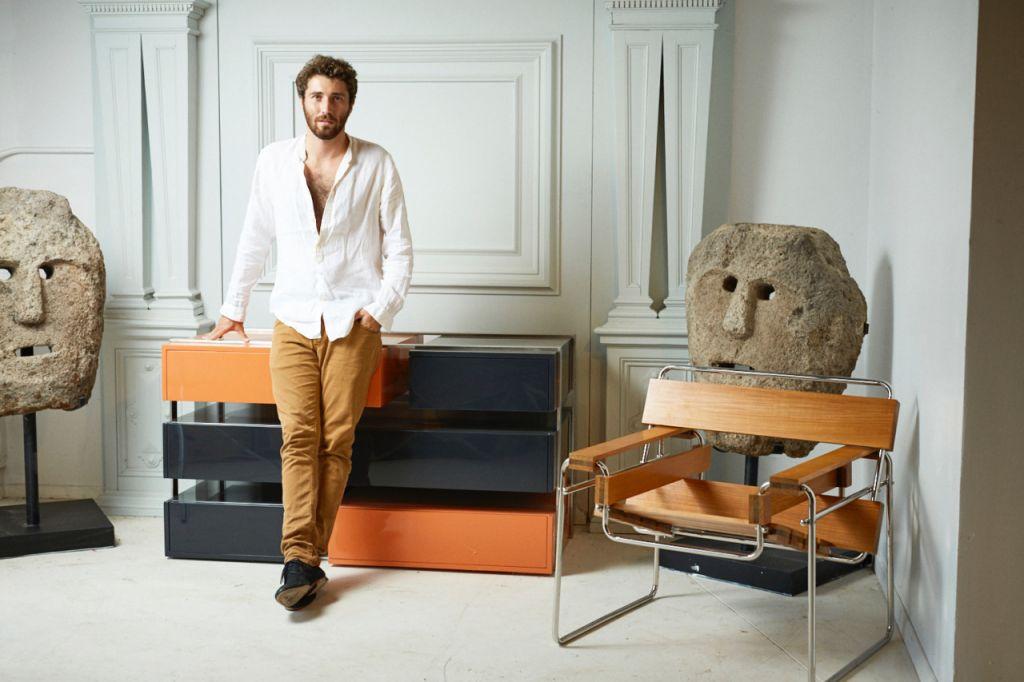 Ο Μαξιμιλιάν Εικ μεγάλωσε μέσα σε αντίκες