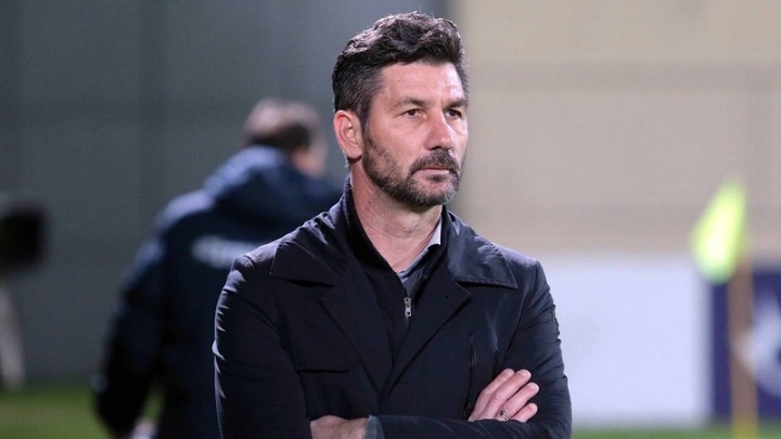 Βάζει «σφραγίδα»