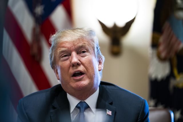 O Tραμπ ζητά να απελαύνονται οι μετανάστες «χωρίς δικαστές και δίκη»