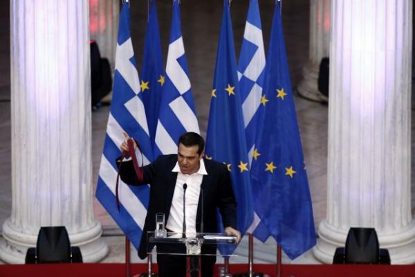 Η γραβάτα του Τσίπρα: Ένας πρωθυπουργός έρμαιο του πολιτικού μάρκετινγκ