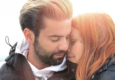 Ο Θοδωρής Μαραντίνης και η Σίσσυ Χρηστίδου στην αποφοίτηση του γιου τους