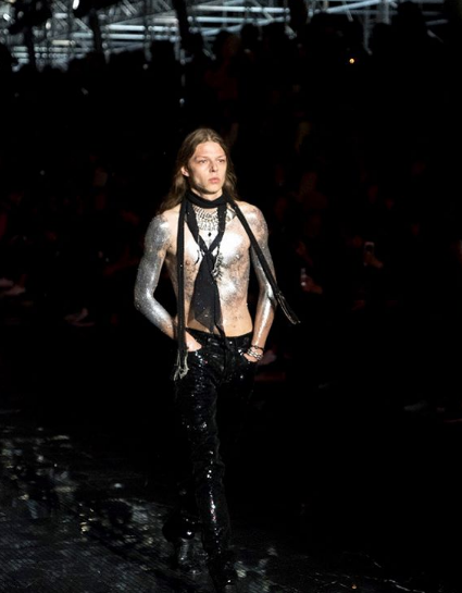 Λαμπεροί καουμπόηδες του Yves Saint Laurent κατέκτησαν τη Νέα Υόρκη