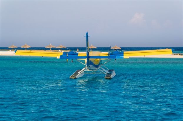 Τα υδροπλάνα ετοιμάζονται να πετάξουν